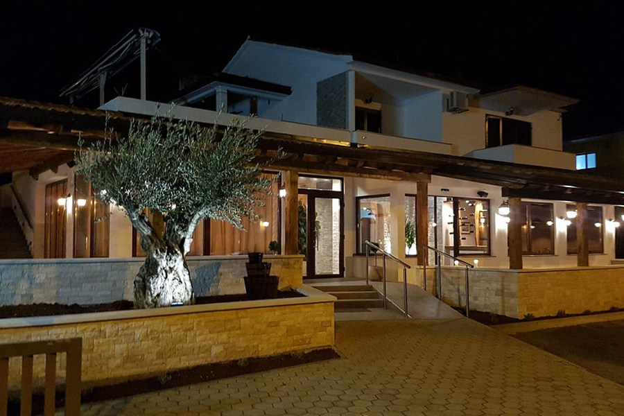 pizzerija luna apartments istria punta umag APARTMENTS ISTRIA PUNTA UMAG pizzerija luna apartments istria punta umag